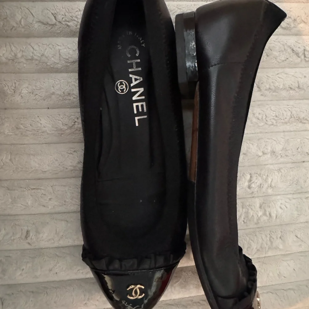 CHANEL stylish black